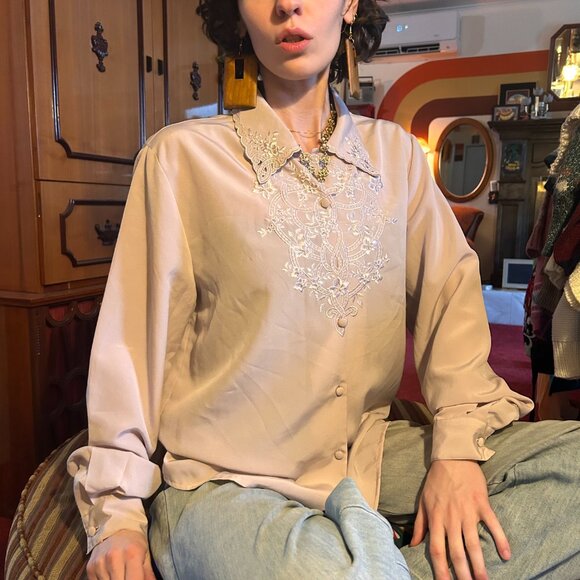 1990s satin light mauve floral embroidered collar scalloped edge button up blous - Picture 8 of 13